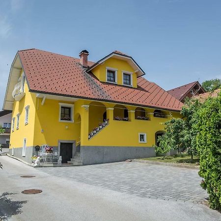 Apartma Ajda Komenda Exteriér fotografie
